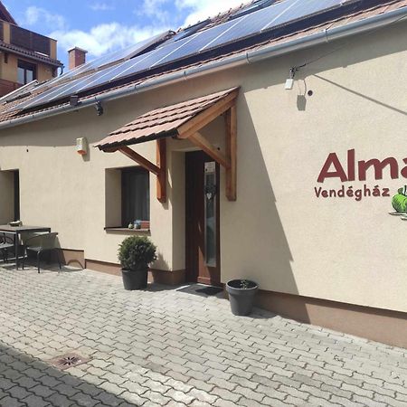 Alma Vendégház Hotel Veszprém Exterior foto