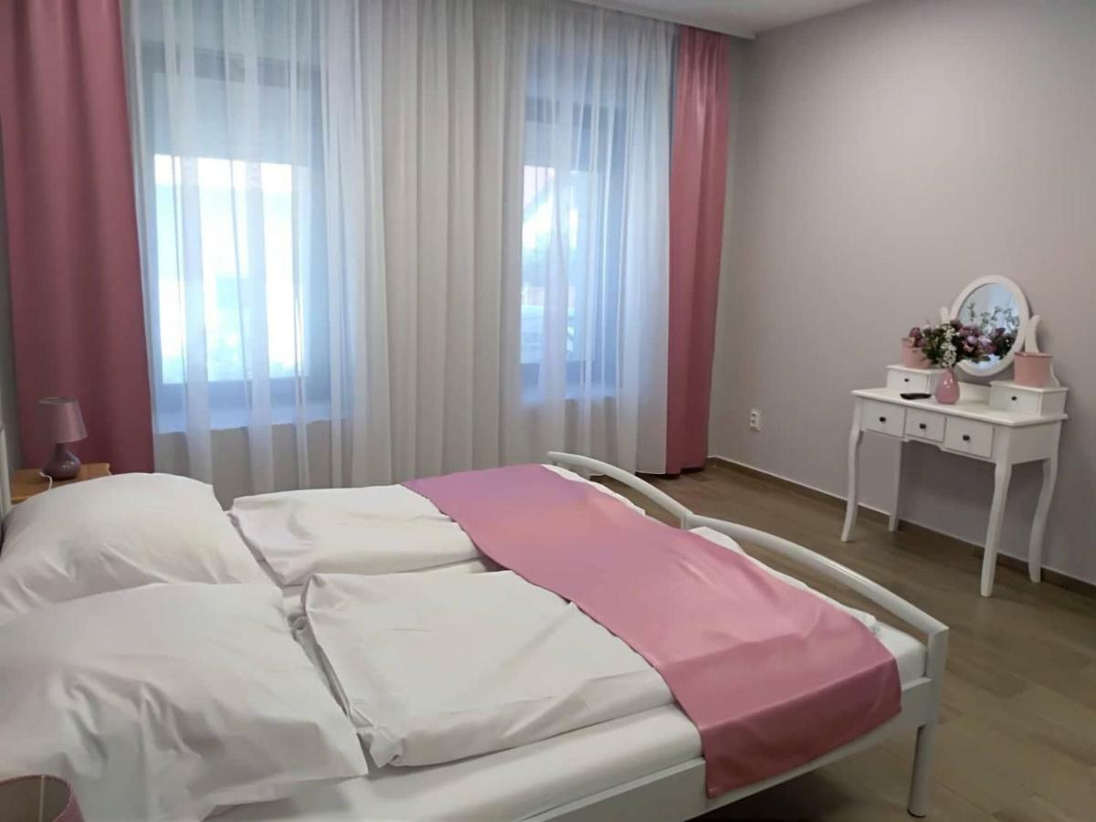 Alma Vendégház Hotel Veszprém Exterior foto